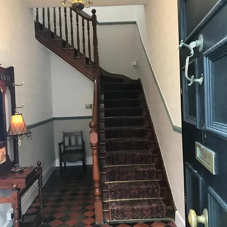 Semesterbostad Parisian Style Townhouse Carrick on Shannon