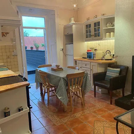 Semesterbostad Parisian Style Townhouse Carrick on Shannon